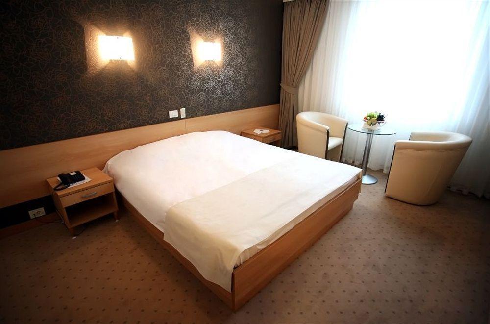 Hotel Zovko Zagreb Sesvete Exterior photo